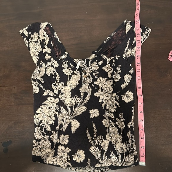 floral top size small - Picture 5 of 6